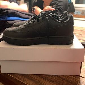 Air forces / 2.5 kid shoes/black